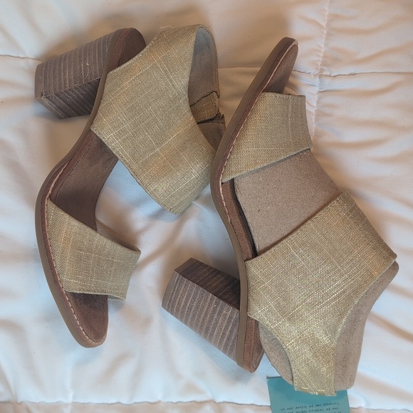 Tom's Size 7 Metallic Foil Champagne Majorca Cut Out Heels, NEW - Picture 9 of 11